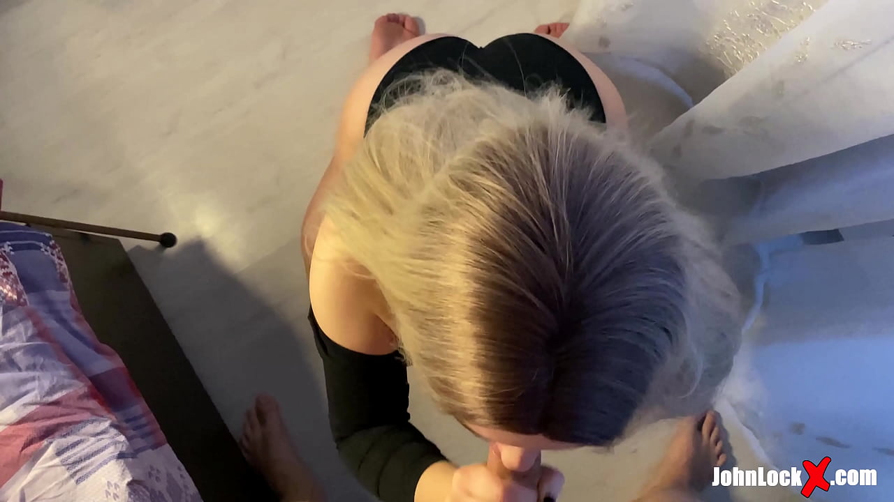 Redhead əmzikli dick və sikişmək, əldə cum üzərində onun göt